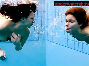 Andrea and Monica underwater femmes